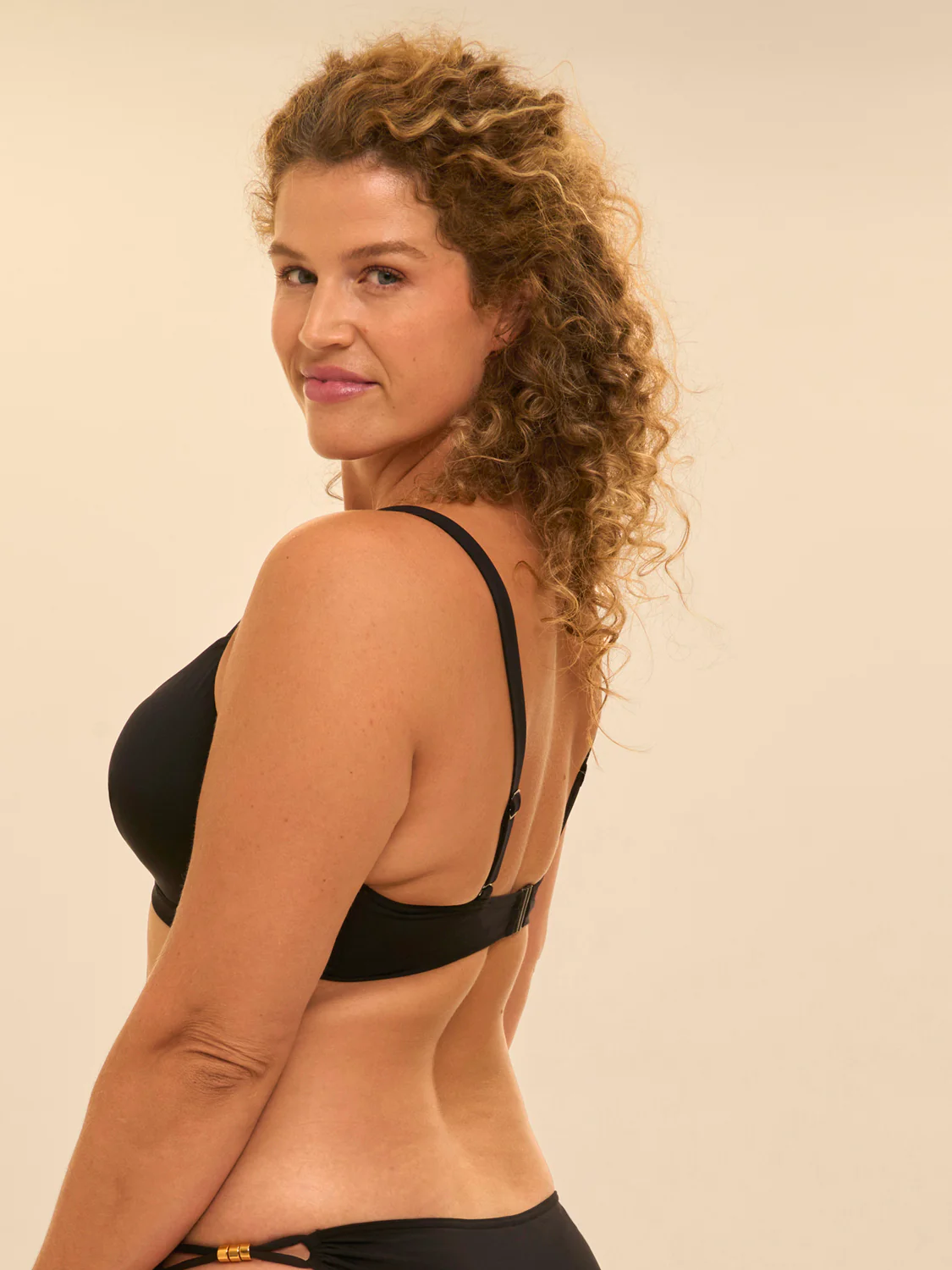 Haut de maillot de bain triangle avec armatures cachées - Noir - Image 6